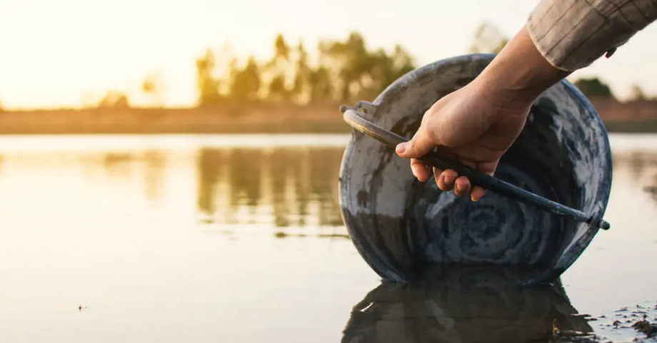 Создан прибор для превращения грязной воды в полезные ресурсы