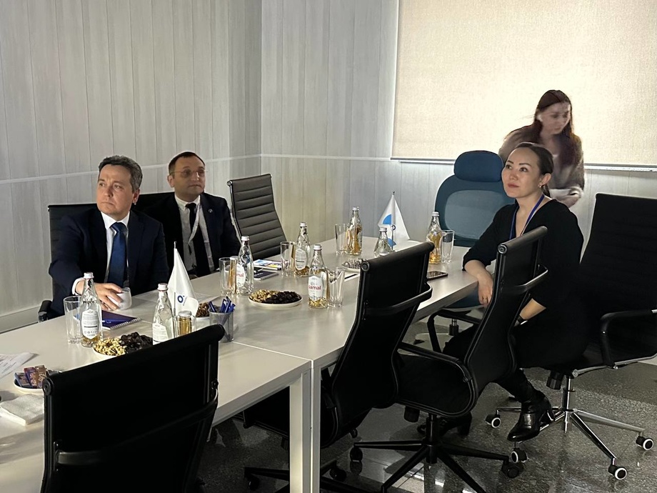 Рақамли технологиялар вазирлиги ва IT Park Uzbekistan делегацияси Қозоғистонда “OSON” компанияси раҳбарияти билан учрашди