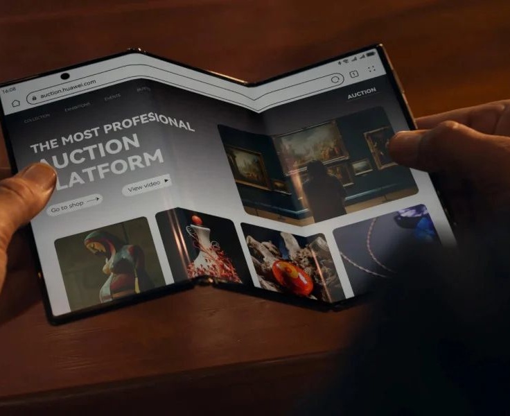 Huawei представила первый в мире складывающийся втрое смартфон