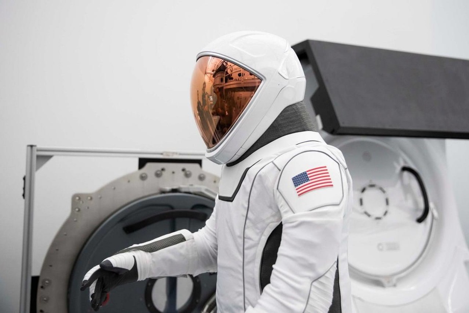 SpaceX yangi skafandrlarni taqdim etdi