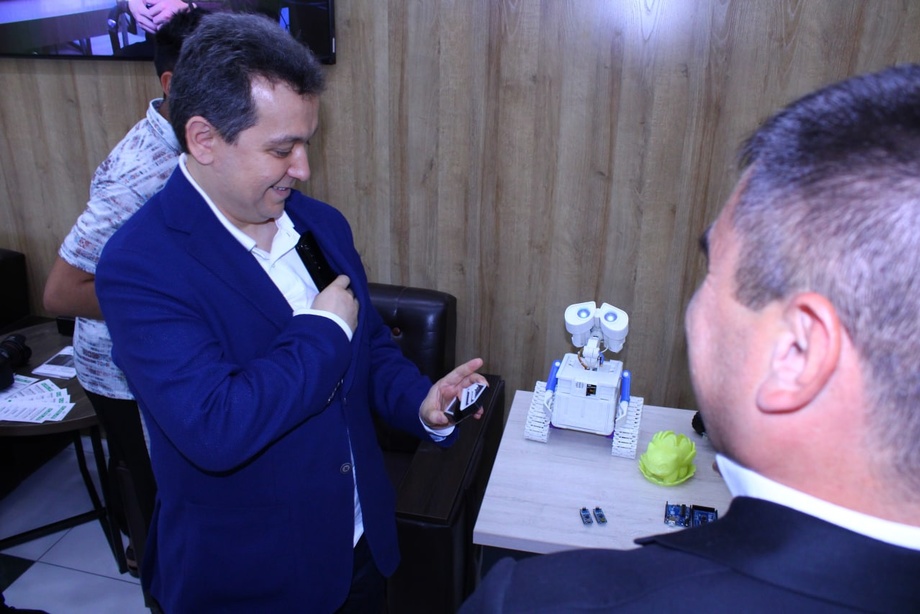 AКТ вазири юқори даромад топишни ўргатиш бўйича тавсиялар берди
