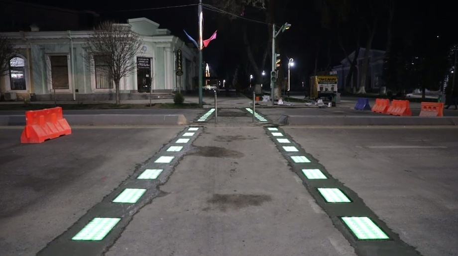 Semiz sutchilar bilan porno Tasmali jinsiy aloqa porno