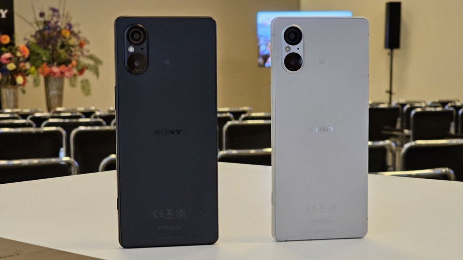 Sony уч кўзли камералардан воз кечди