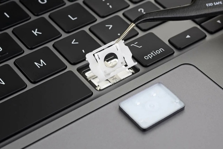 Apple bu yil MacBooklardagi ishdan chiqqan klaviaturalarini bepul ta’mirlash dasturini tugatadi