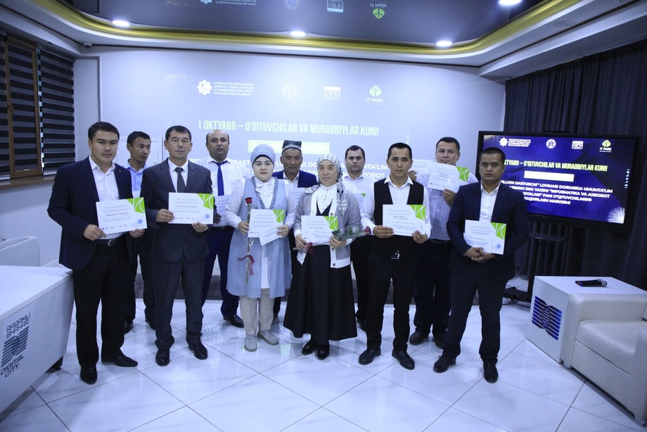 Андижон вилоятида «Бир миллион дастурчи» лойиҳаси доирасида «TOP-100 ўқитувчи»лар тақдирланишди (Фото)