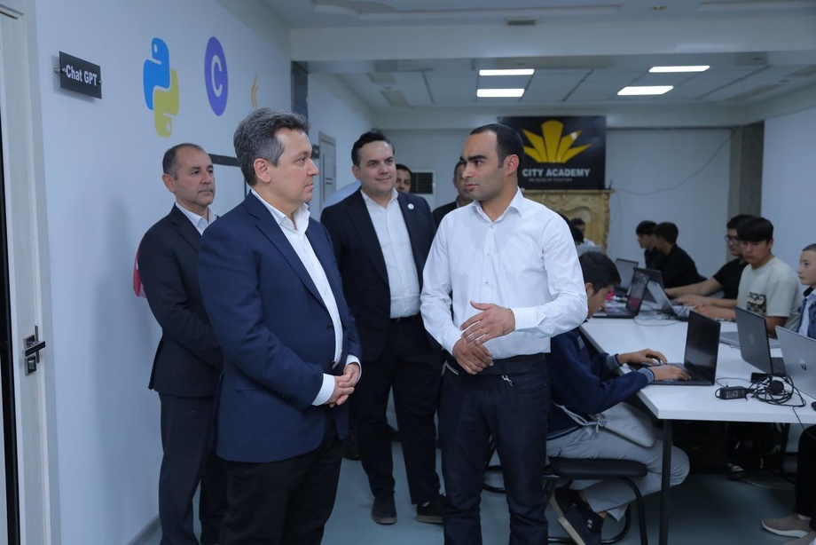 Vazir “IT City Academy” markaziga tashrif buyurib, uning kelgusidagi rejalari bilan tanishdi